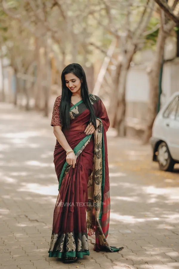 Maroon_Sapthapadhi_Narayanpeth_Pure_Handloom_Cotton_saree_with_Running_blouse_piece_(Same_As_Saree)