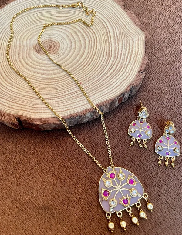 Gold_Plated_Pendant_with_Earrings_studded_with_Semi_Precious_Stones,_01_Set_-_Ivory