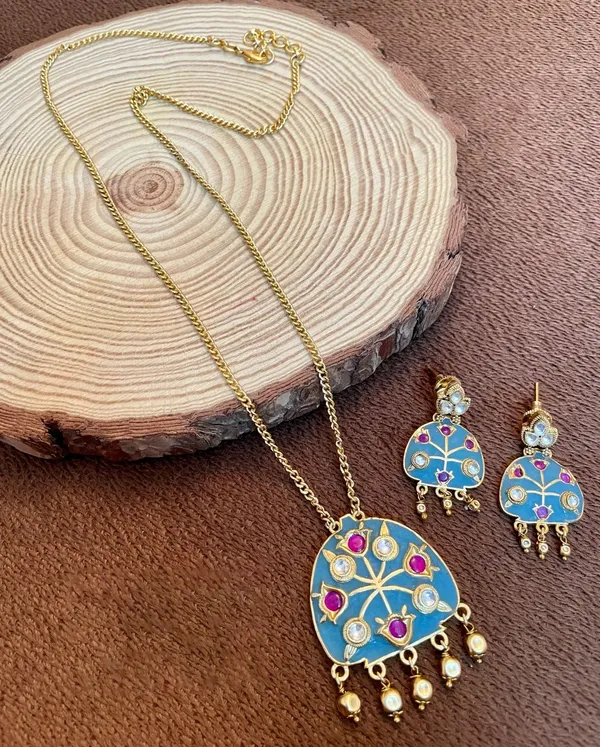 Gold_Plated_Pendant_with_Earrings_studded_with_Semi_Precious_Stones,_01_Set_-_Turquoise_Blue