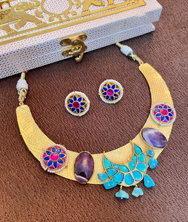 Gold_Plated_Necklace_with_Earrings_studded_with_Semi_Precious_Stones,_01_Set_-_Multi_Color