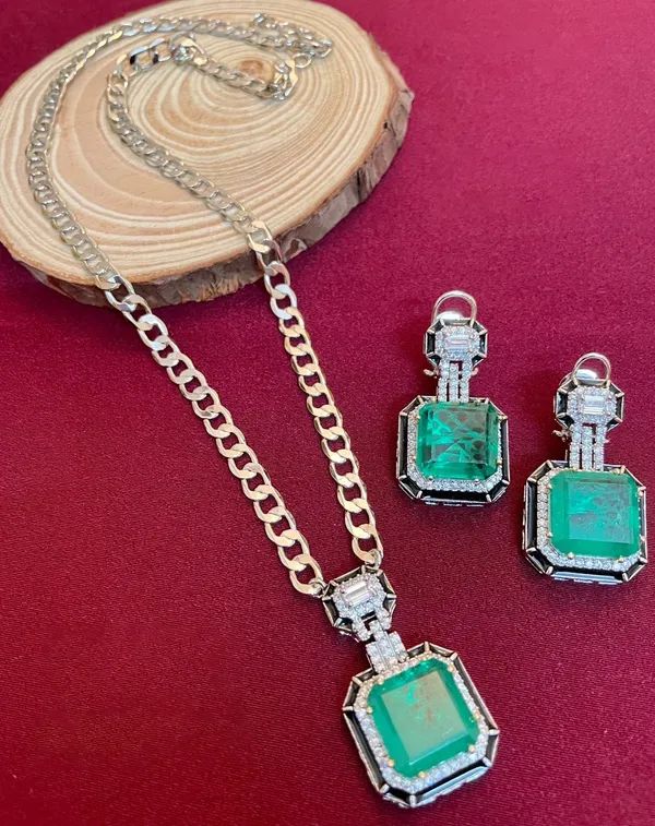 Doublet_Pendant_with_Earrings_studded_with_Semi_Precious_Stones_for_Women_-01_Set_-_Emerald_Green