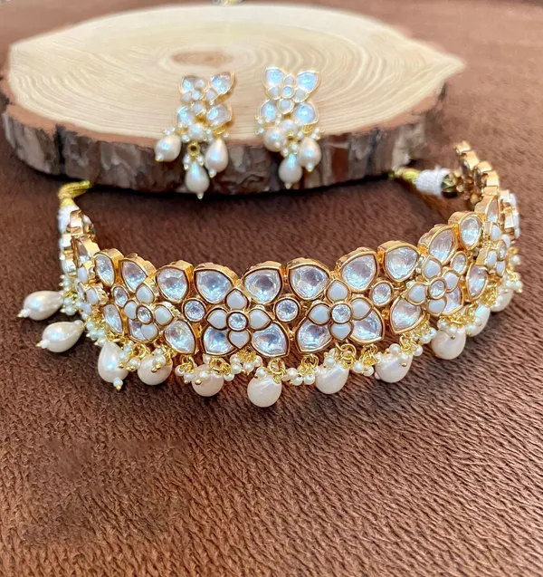 Fine_Polki_Kundan_Necklace_with_Earrings_studded_with_Semi_Precious_Stones_for_Women_-01_Set_-_Nude_Pink