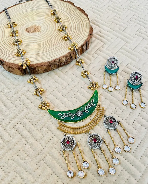 Gold_plated_Necklace_with_Earrings_studded_with_Semi_Precious_Stones_for_Women_-01_Set_-_Emerald_Green