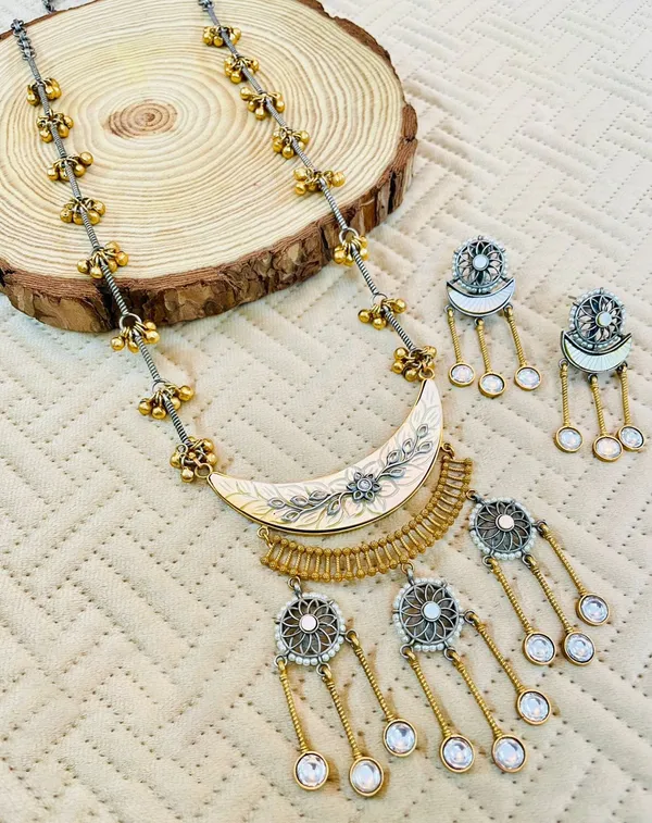 Gold_plated_Necklace_with_Earrings_studded_with_Semi_Precious_Stones_for_Women_-01_Set_-_Golden