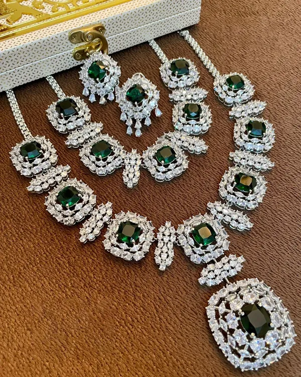 Zircon_Necklace_with_Earrings_studded_with_Semi_Precious_Stones_-01_Set_-_Emerald_Green