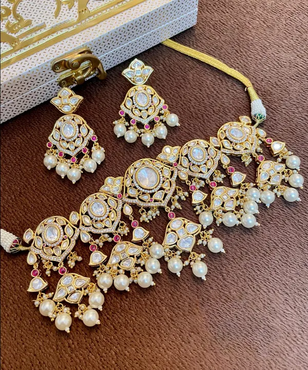Fine_Polki_Kundan_Necklace_with_Earrings_-01_Set_-_Fuchsia