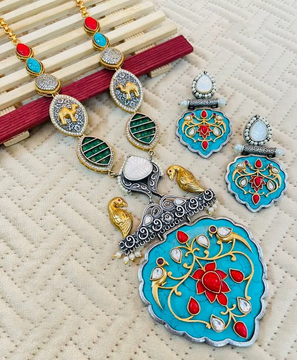 Necklace_with_Earrings_studded_with_Semi_Precious_Stones_and_Kundan_-01_Set_-_Turquoise_Blue