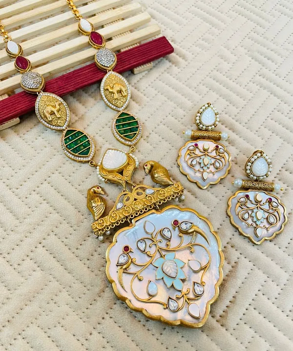 Necklace_with_Earrings_studded_with_Semi_Precious_Stones_and_Kundan_-01_Set_-_Ivory