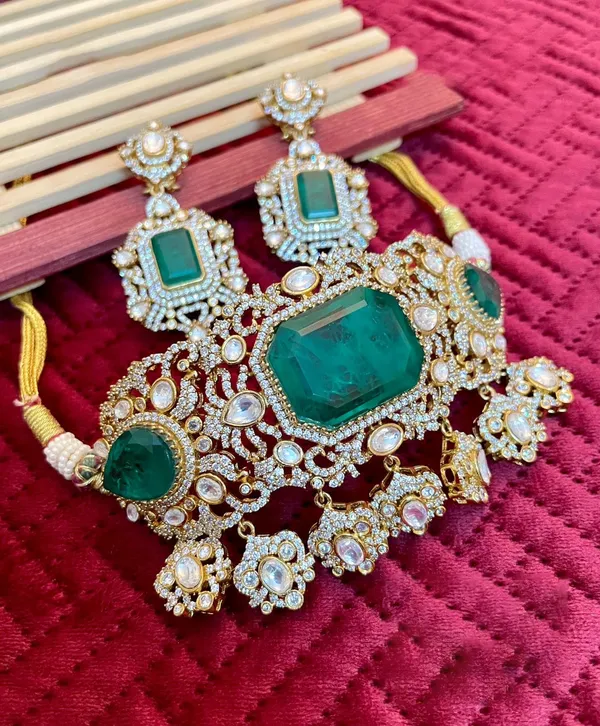 Doublet_Zircon_Choker_Necklace_with_Earrings_-01_Set_-_Emerald_Green