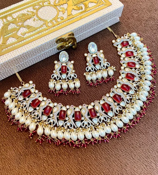 Fine_Polki_Kundan_Necklace_with_Earrings_studded_with_Semi_Precious_Stones_and_Zircon_-01_Set_-_Fuchsia