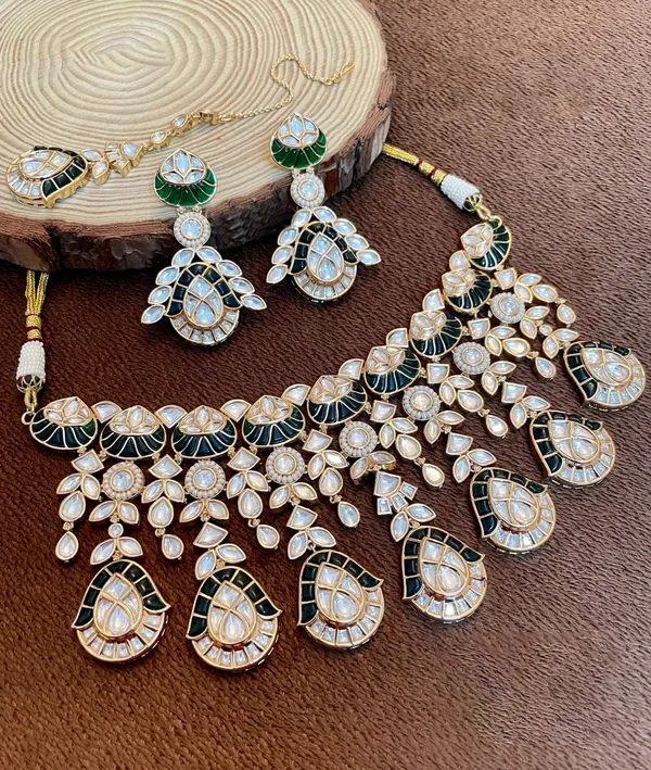 Fine_Polki_Kundan_Necklace_with_Earrings_-01_Set_-_Emerald_Green