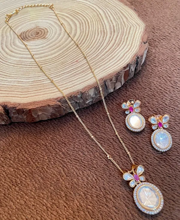 Gold_Plated_Pendant_with_Earrings_studded_with_Semi_Precious_Stones,Kundan_&_Zircon_-01_Set_-_Fuchsia