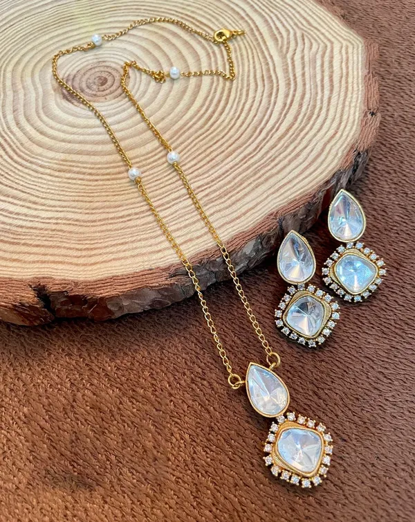 Polki_Kundan_Gold_Plated_Pendant_with_Earrings_-01_Set_-_Natural