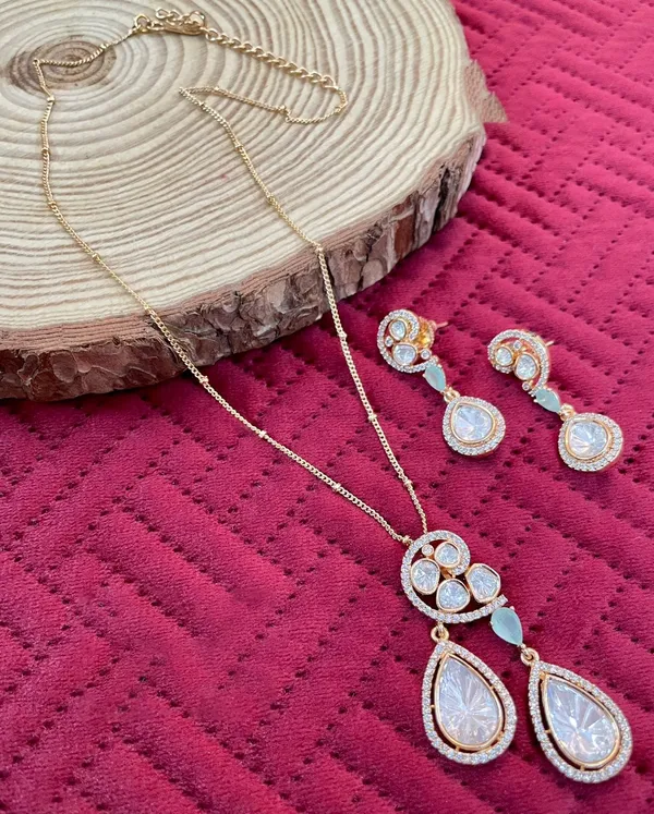 Gold_Plated_Pendant_with_Earrings_studded_with_Semi_Precious_Stones,Kundan_&_Zircon_-01_Set_-_Sea_Green