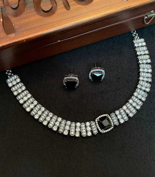 Zircon_Necklace_with_Earrings_studded_with_Semi_Precious_Stones_-01_Set_-_Black