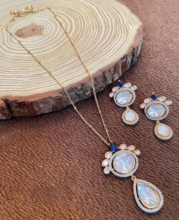 Gold_Plated_Pendant_with_Earrings_studded_with_Semi_Precious_Stones,Kundan_&_Zircon_-01_Set_-_Neptune_Blue