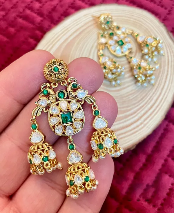 Kundan_Gold_Plated_Earrings_studded_with_Semi_Precious_Stones_-01_Pair_-_Emerald_Green