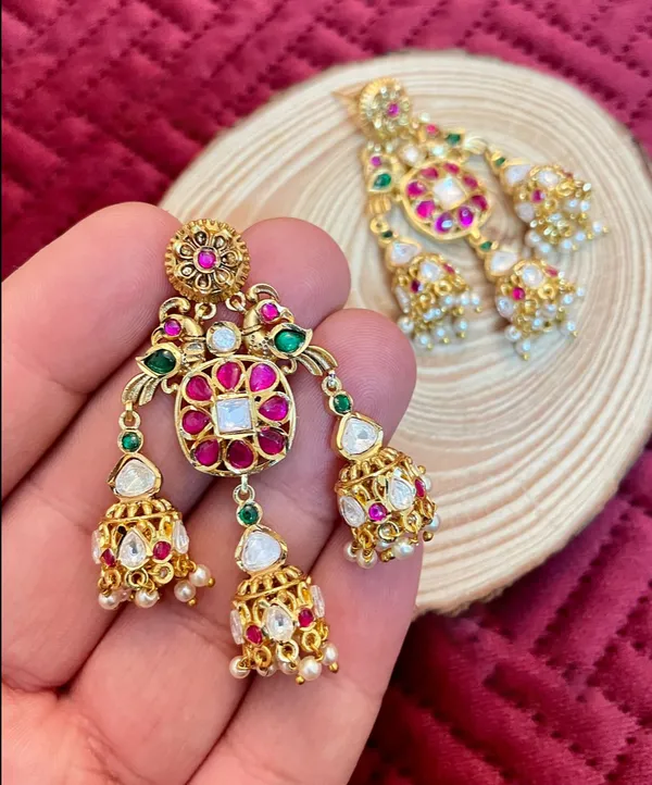 Kundan_Gold_Plated_Earrings_studded_with_Semi_Precious_Stones_-01_Pair_-_Fuchsia