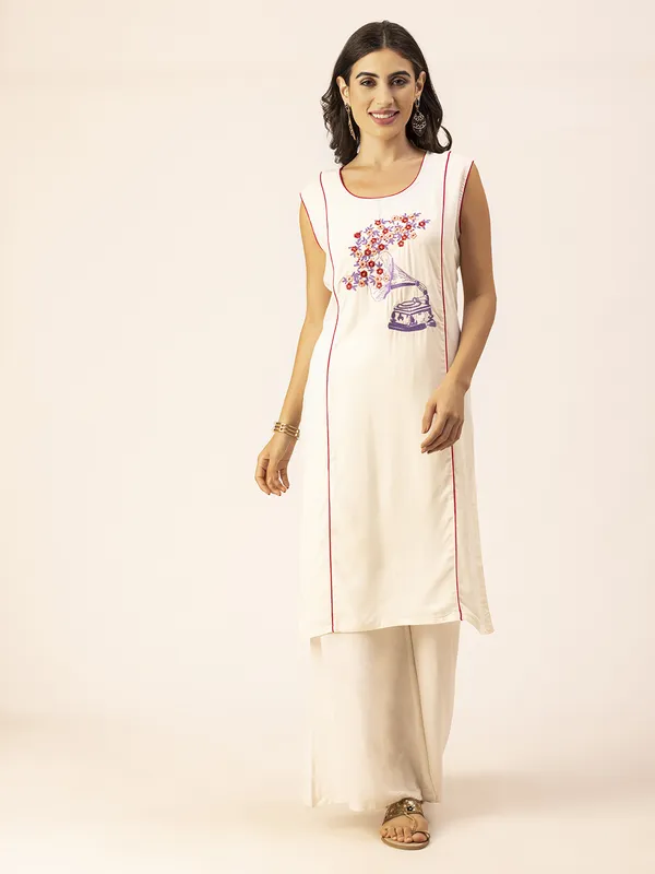 Off_White_Rayon_Women_Kurta,_Stylish_Embroidery_Work