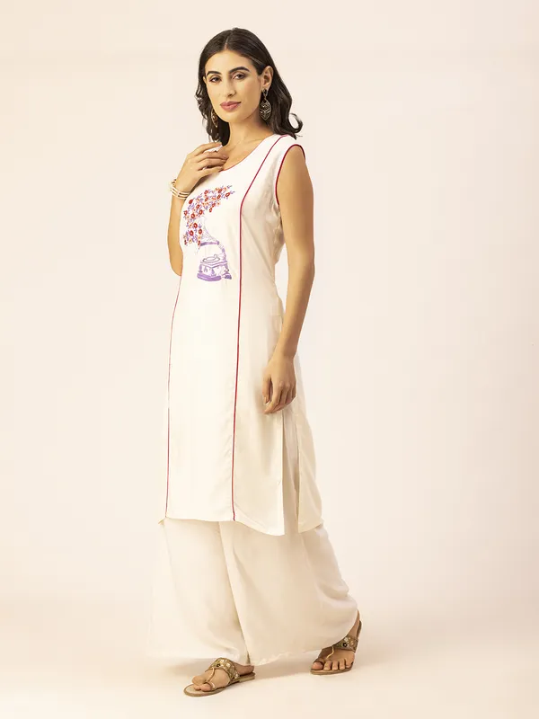 Off_White_Rayon_Women_Kurta,_Stylish_Embroidery_Work