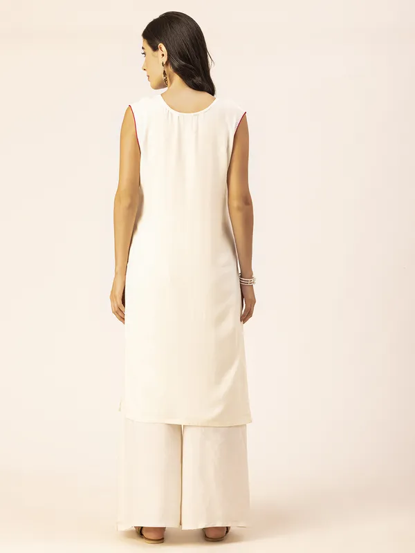 Off_White_Rayon_Women_Kurta,_Stylish_Embroidery_Work
