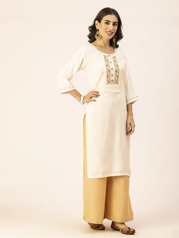 Off_White_Rayon_Women_Kurta,_Exquisite_Floral_Embroidery_Work