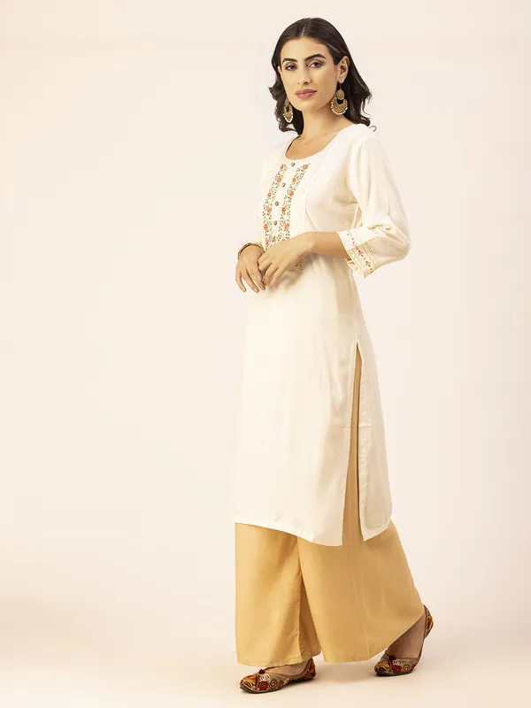 Off_White_Rayon_Women_Kurta,_Exquisite_Floral_Embroidery_Work