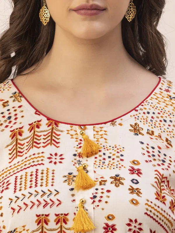 Off_White_Rayon_Women_Kurta,__Tribal_Inspired_Foil_Print_with_Tassels