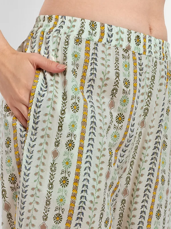 Floral_Print_Straight_Cotton_Ethnic_Wear_Kurta,_Palazzo_Set_for_women