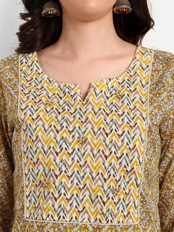 Floral_Print_Straight_Cotton_Ethnic_Wear_Kurta,_Palazzo_Set_for_women
