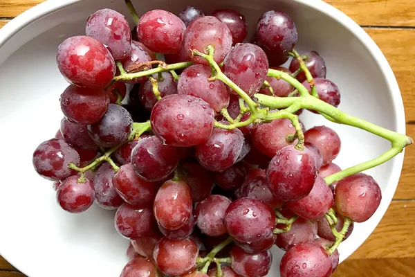 Crimson_Red_Grapes_(Seedless)_Healthy_Fruit_Plant_For_Gardening_Red_Grapes_Vines_Plant_Suitable_Location_Outdoor_(Pack_Of_1)