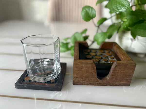 Dotted_Wooden_Coaster_Set