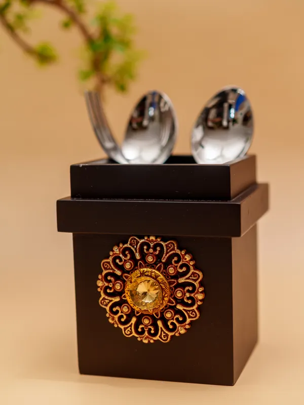 Timeless_Elegance_-_Cutlery_Holder