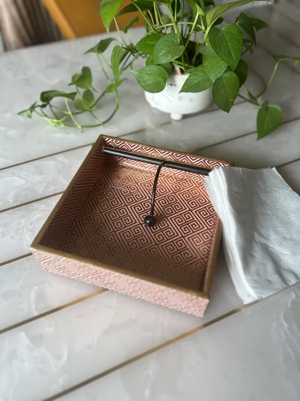 Artistic_Weight_Tissue_Holder_-_003