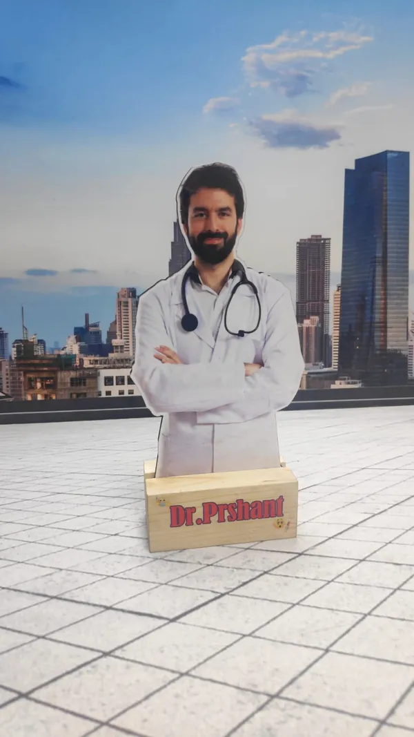 Multicolor_Photo_Cut_Out_With_Natural_Wood_Stand