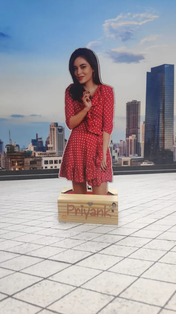 Multicolor_Photo_Cut_Out_With_Natural_Wood_Stand