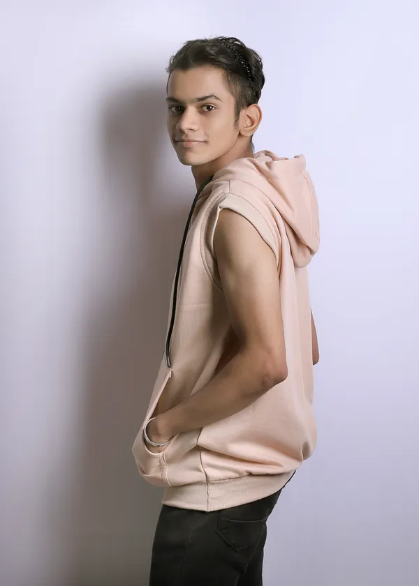 Unisex_Biege_Sleeveless_Hooded_Zipper