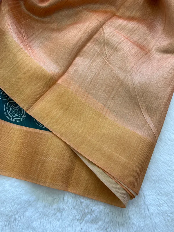 Soft_Tussar_Silk_sarees_with_Beautiful_Print_With_Attractive_Border_And_Contrast_Print_Blouse_With_Tassels