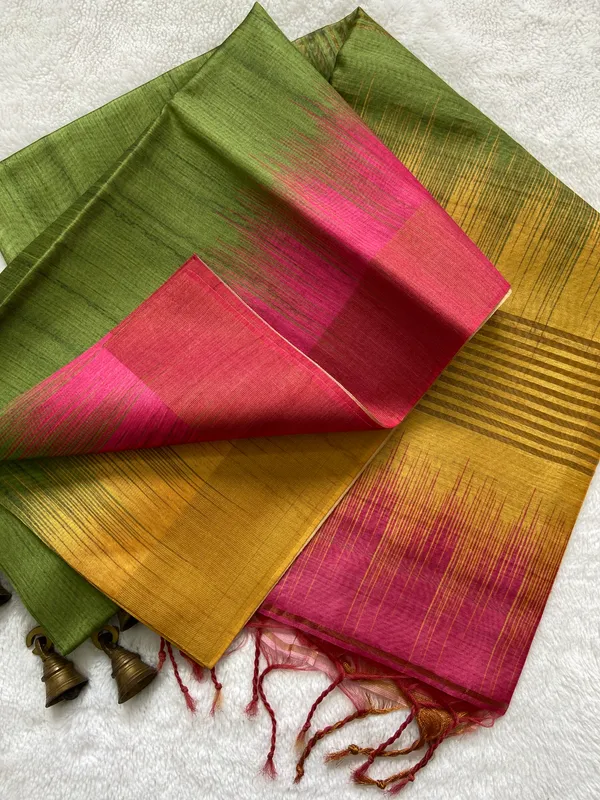 Binita_Pink_&_Green_–_Festive_Season_Special_|_Soft_Tussar_Silk_Saree_with_Print,_Pallu_&_Contrast_Print_Blouse_with_Tassels