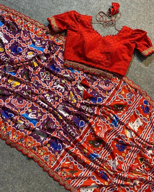 Digital_Print_Soft_Satin_Silk_Saree_(Wine),_With_Ready-Made_Blouse_With_Hip_Belt