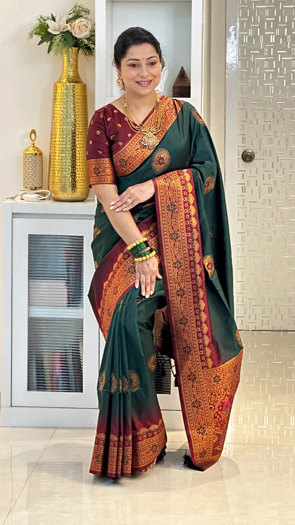 Premium_Soft_Banarasi_Silk_sarees_With_Beautiful_Weaving_Pattern_With_Attractive_Pallu_And_Border_With_Weaving__Blouse_With_Tassels