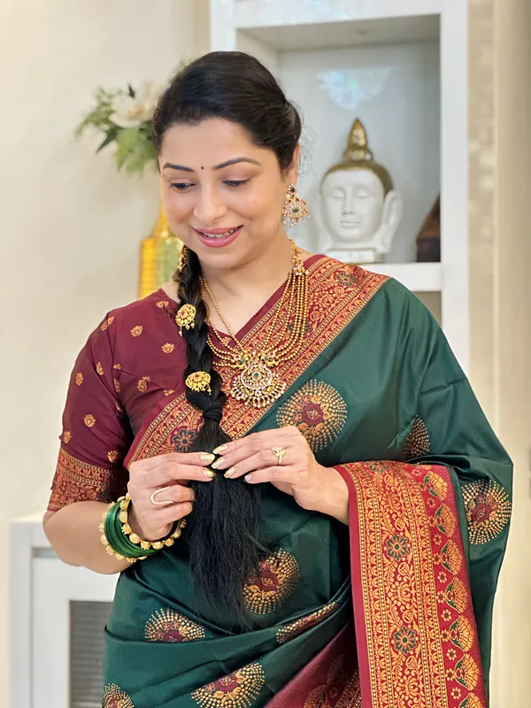 Premium_Soft_Banarasi_Silk_sarees_With_Beautiful_Weaving_Pattern_With_Attractive_Pallu_And_Border_With_Weaving__Blouse_With_Tassels