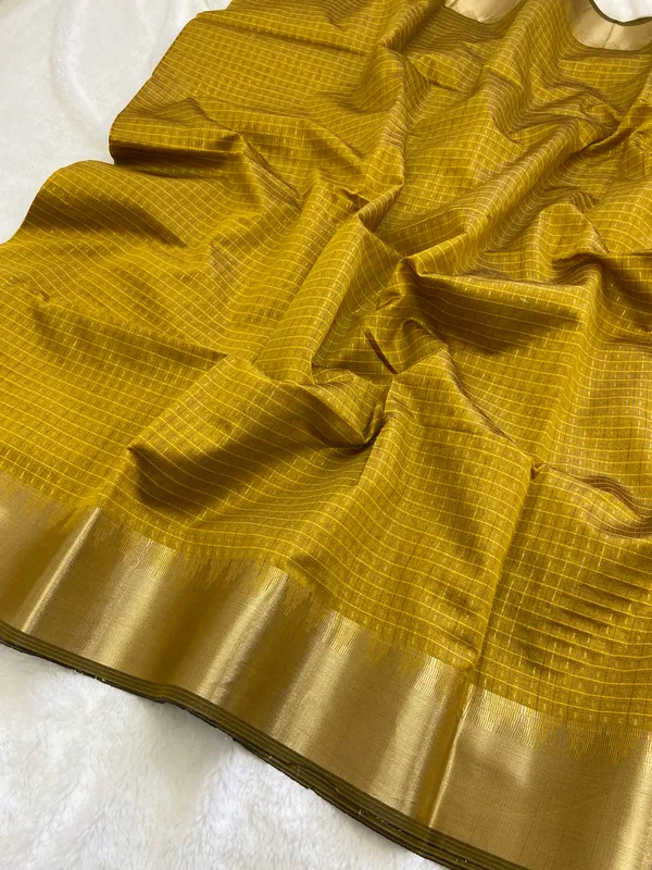 Sanavi_Yellow_–_Temple_Border_Wedding_Special_|_Maheshwari_Handloom_Zari_Checks_Silk_Saree_with_Zari_Weaving_&_Sequence_Work_Pallu,_Gold_Temple_Border