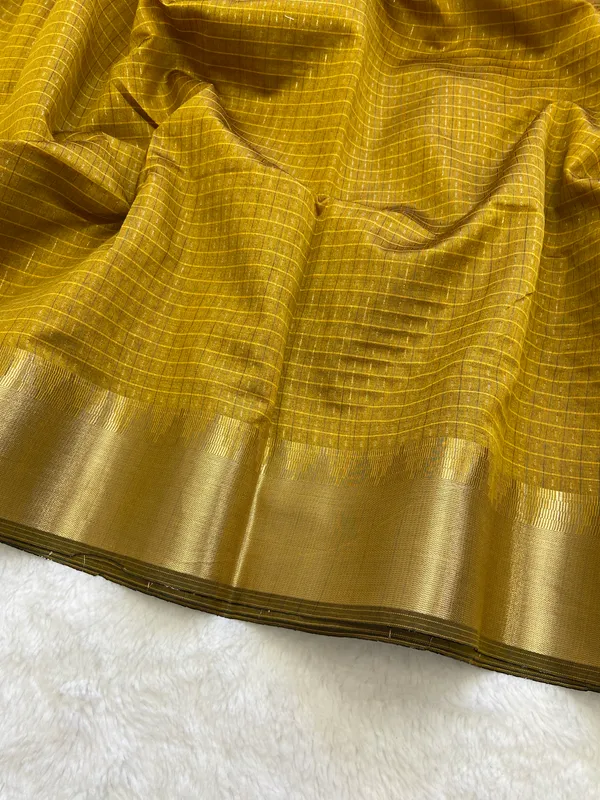 Sanavi_Yellow_–_Temple_Border_Wedding_Special_|_Maheshwari_Handloom_Zari_Checks_Silk_Saree_with_Zari_Weaving_&_Sequence_Work_Pallu,_Gold_Temple_Border