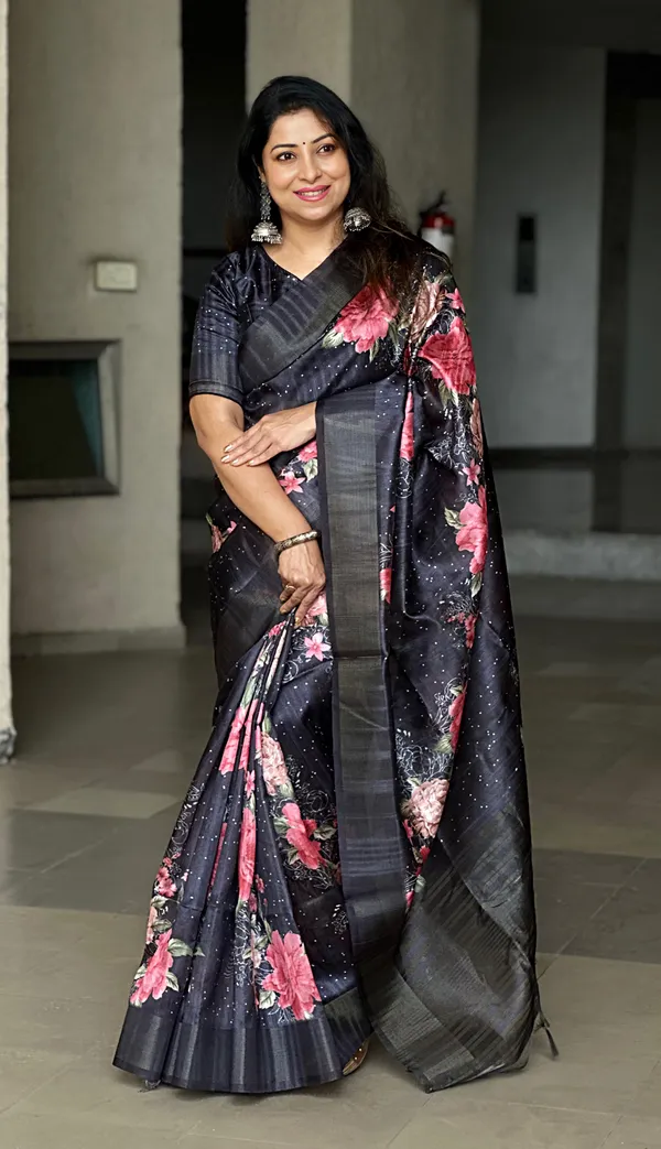 Tanisha_Black_–_Aesthetic_Edit_for_You_|_Soft_Tussar_Silk_Saree_with_Print,_Pallu_&_Zari_Border_&_Contrast_Print_Blouse_with_Tassels