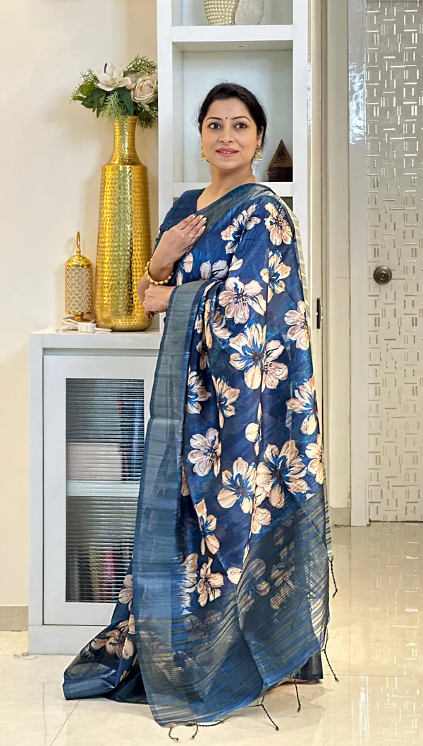 Soft_Tussar_Silk_sarees_with_Beautiful_Print_With_Attractive_Pallu_&_Zari_Border_And_Contrast_Print_Blouse_With_Tassels