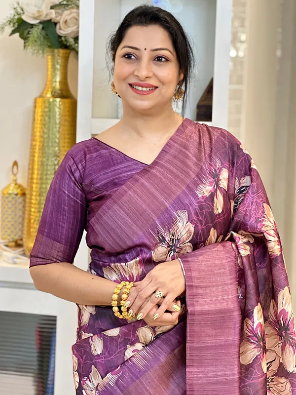Soft_Tussar_Silk_sarees_with_Beautiful_Print_With_Attractive_Pallu_&_Zari_Border_And_Contrast_Print_Blouse_With_Tassels