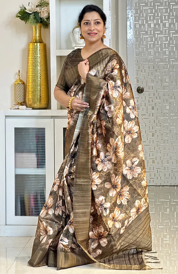 Soft_Tussar_Silk_sarees_with_Beautiful_Print_With_Attractive_Pallu_&_Zari_Border_And_Contrast_Print_Blouse_With_Tassels