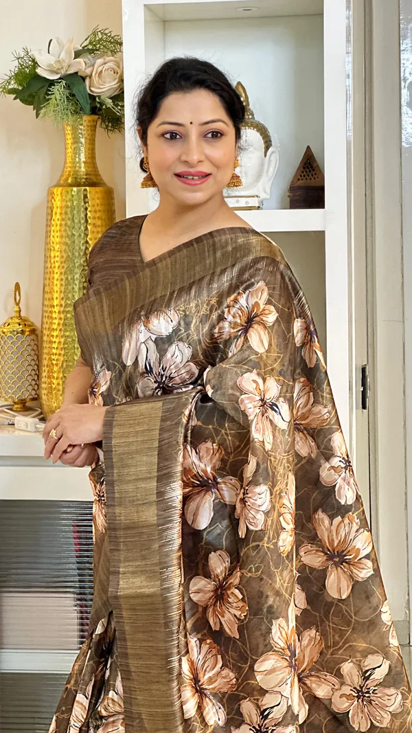 Soft_Tussar_Silk_sarees_with_Beautiful_Print_With_Attractive_Pallu_&_Zari_Border_And_Contrast_Print_Blouse_With_Tassels