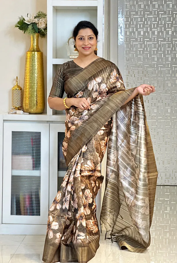 Soft_Tussar_Silk_sarees_with_Beautiful_Print_With_Attractive_Pallu_&_Zari_Border_And_Contrast_Print_Blouse_With_Tassels